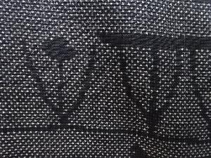 アンティーク　横段に抽象模様織り出し本場泥大島紬着物(5マルキ)